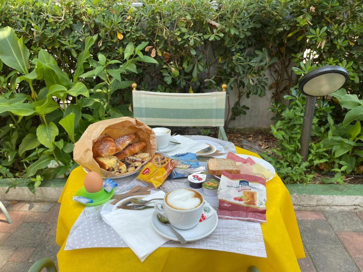 Hotel Montebello リッチョーネ エクステリア 写真