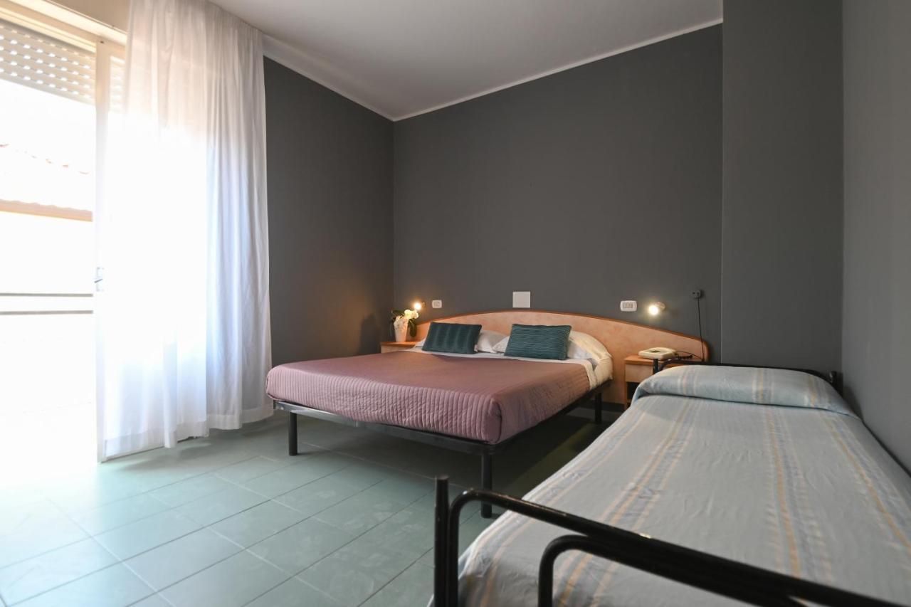 Hotel Montebello リッチョーネ エクステリア 写真