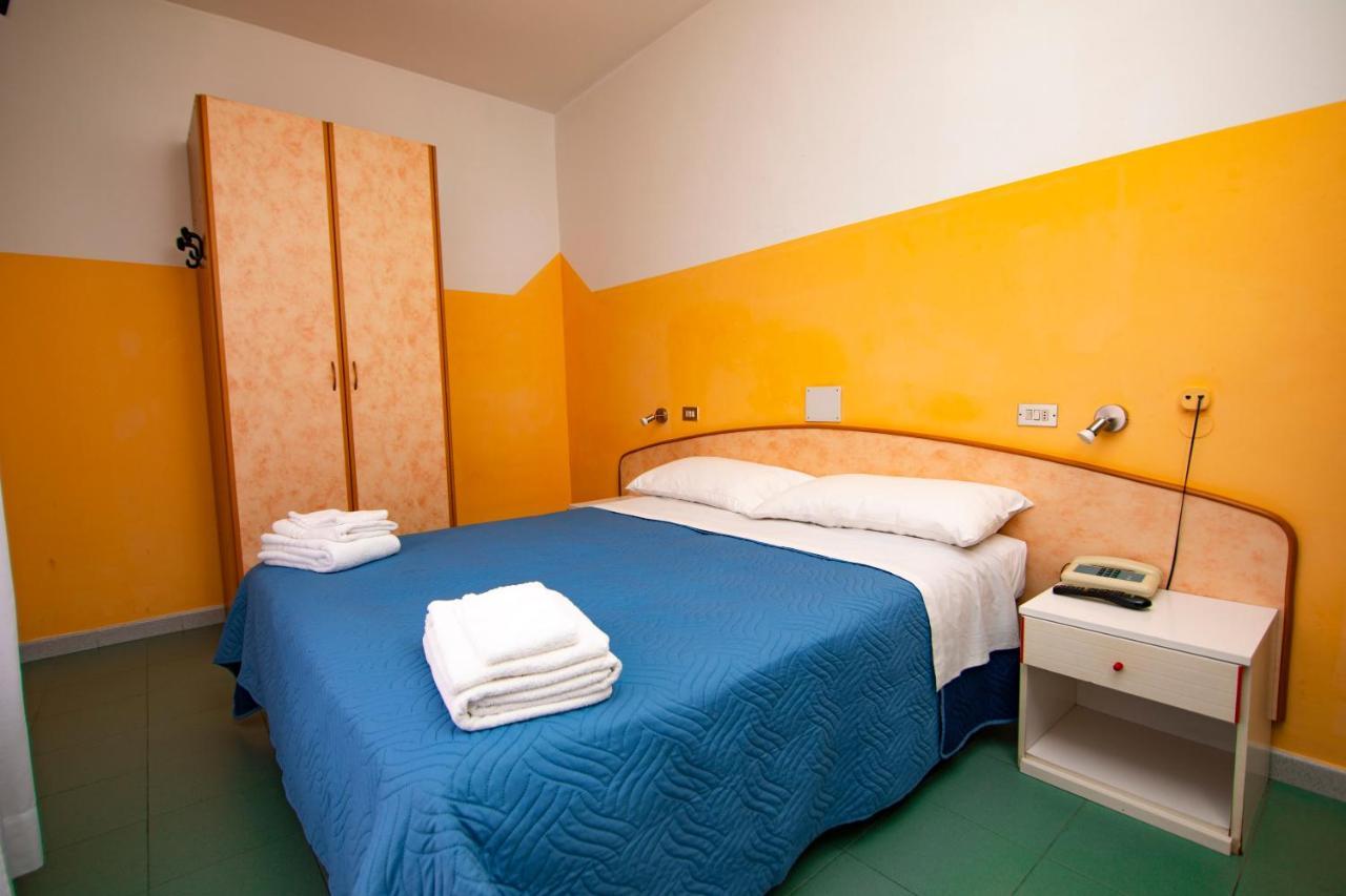 Hotel Montebello リッチョーネ エクステリア 写真