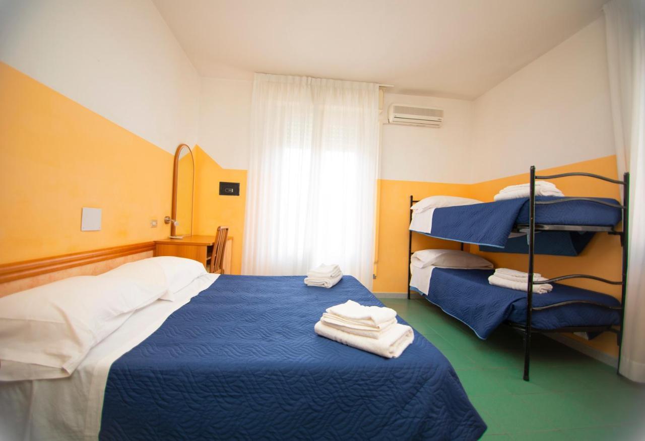 Hotel Montebello リッチョーネ エクステリア 写真