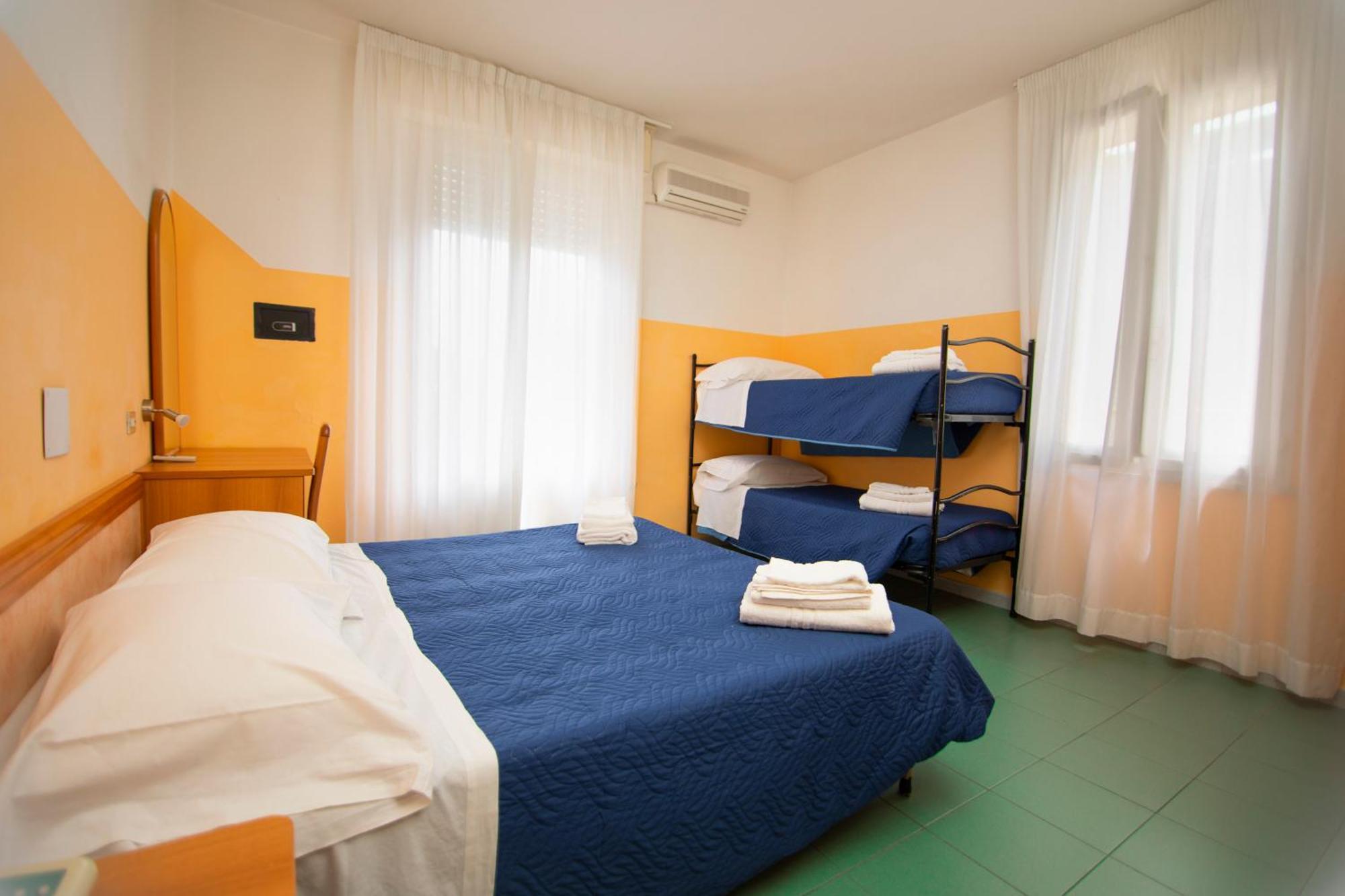 Hotel Montebello リッチョーネ エクステリア 写真