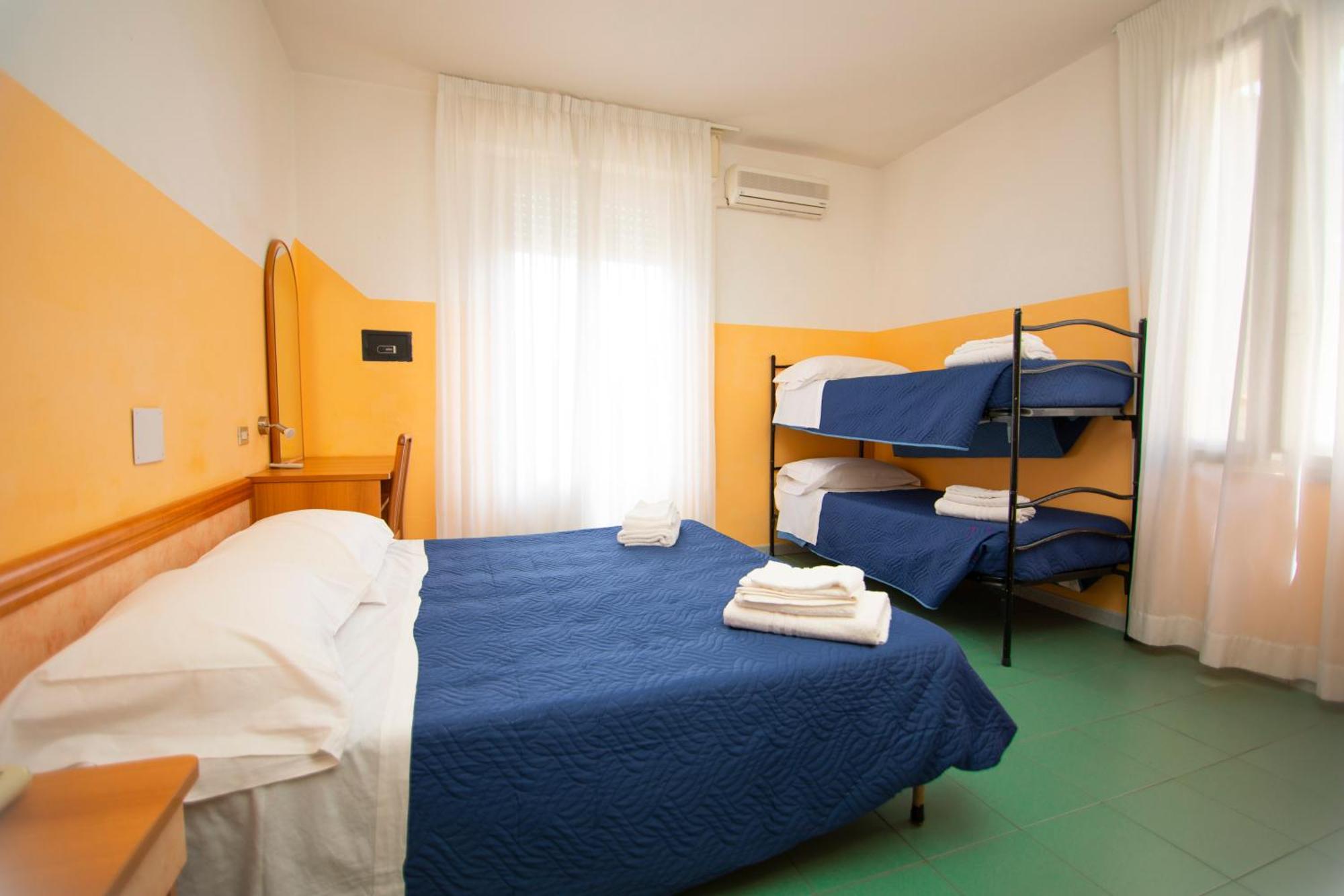 Hotel Montebello リッチョーネ エクステリア 写真