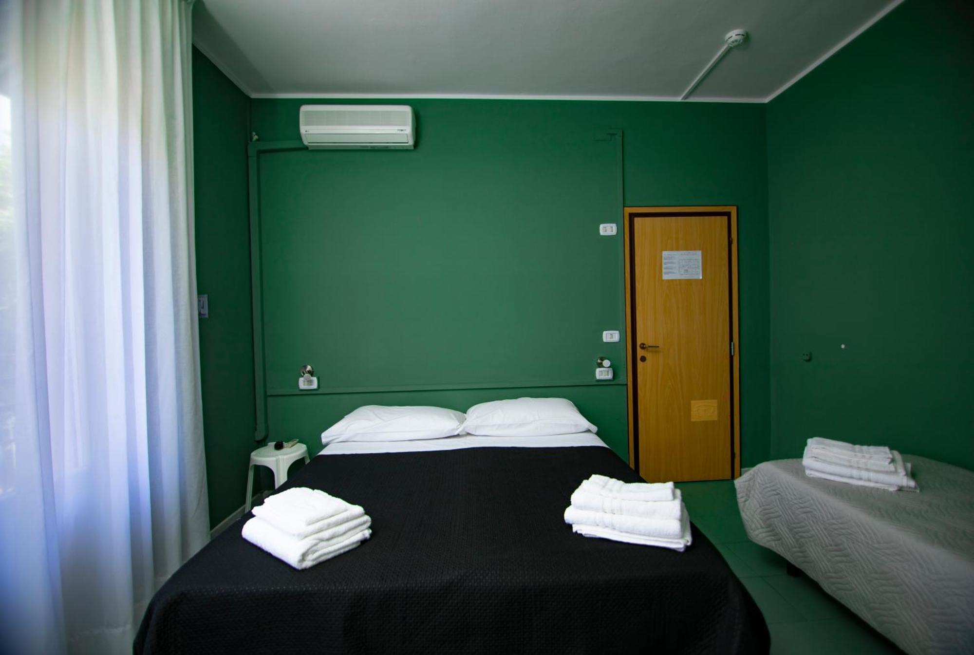 Hotel Montebello リッチョーネ エクステリア 写真