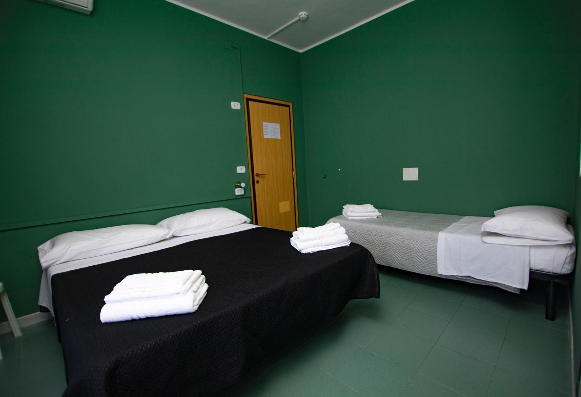 Hotel Montebello リッチョーネ エクステリア 写真
