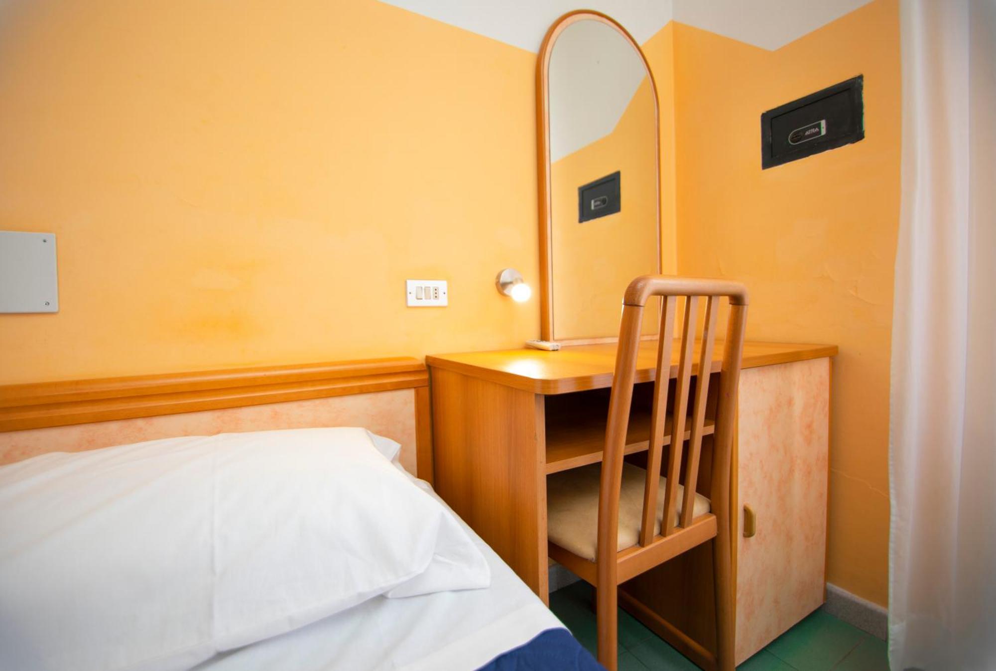 Hotel Montebello リッチョーネ エクステリア 写真