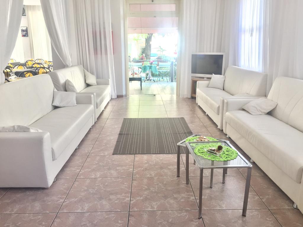 Hotel Montebello リッチョーネ エクステリア 写真