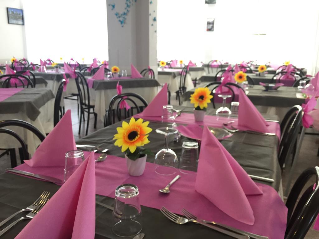 Hotel Montebello リッチョーネ エクステリア 写真