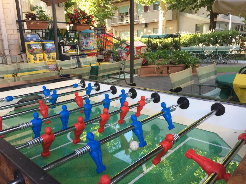 Hotel Montebello リッチョーネ エクステリア 写真