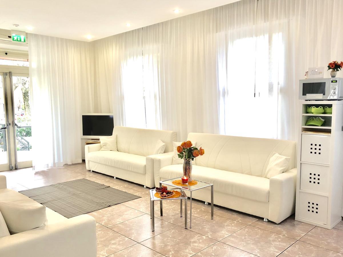 Hotel Montebello リッチョーネ エクステリア 写真