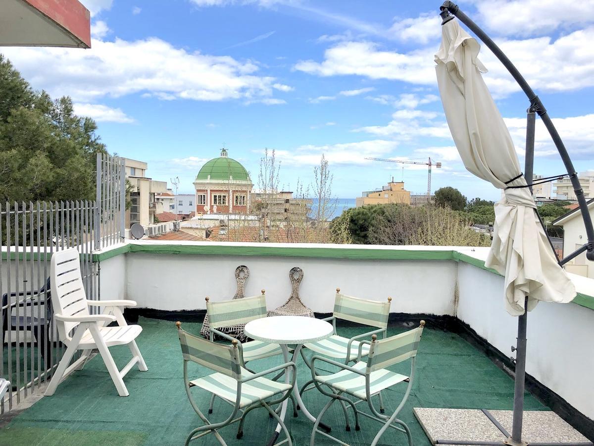 Hotel Montebello リッチョーネ エクステリア 写真
