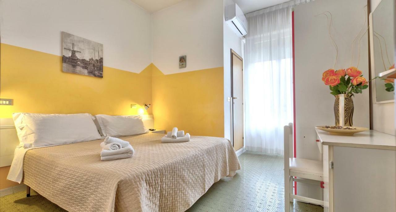Hotel Montebello リッチョーネ エクステリア 写真