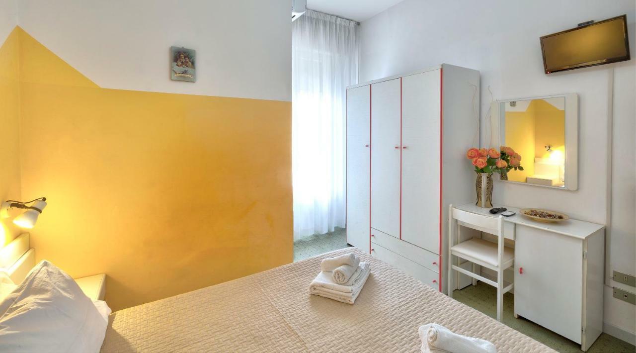 Hotel Montebello リッチョーネ エクステリア 写真