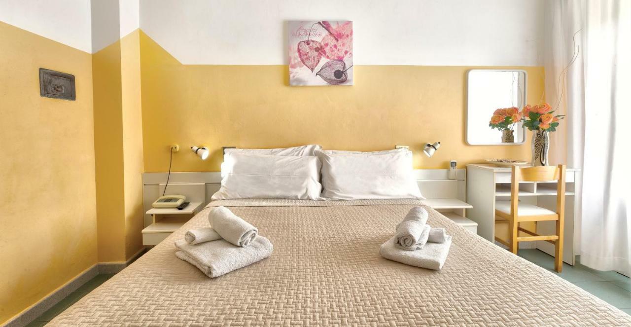Hotel Montebello リッチョーネ エクステリア 写真