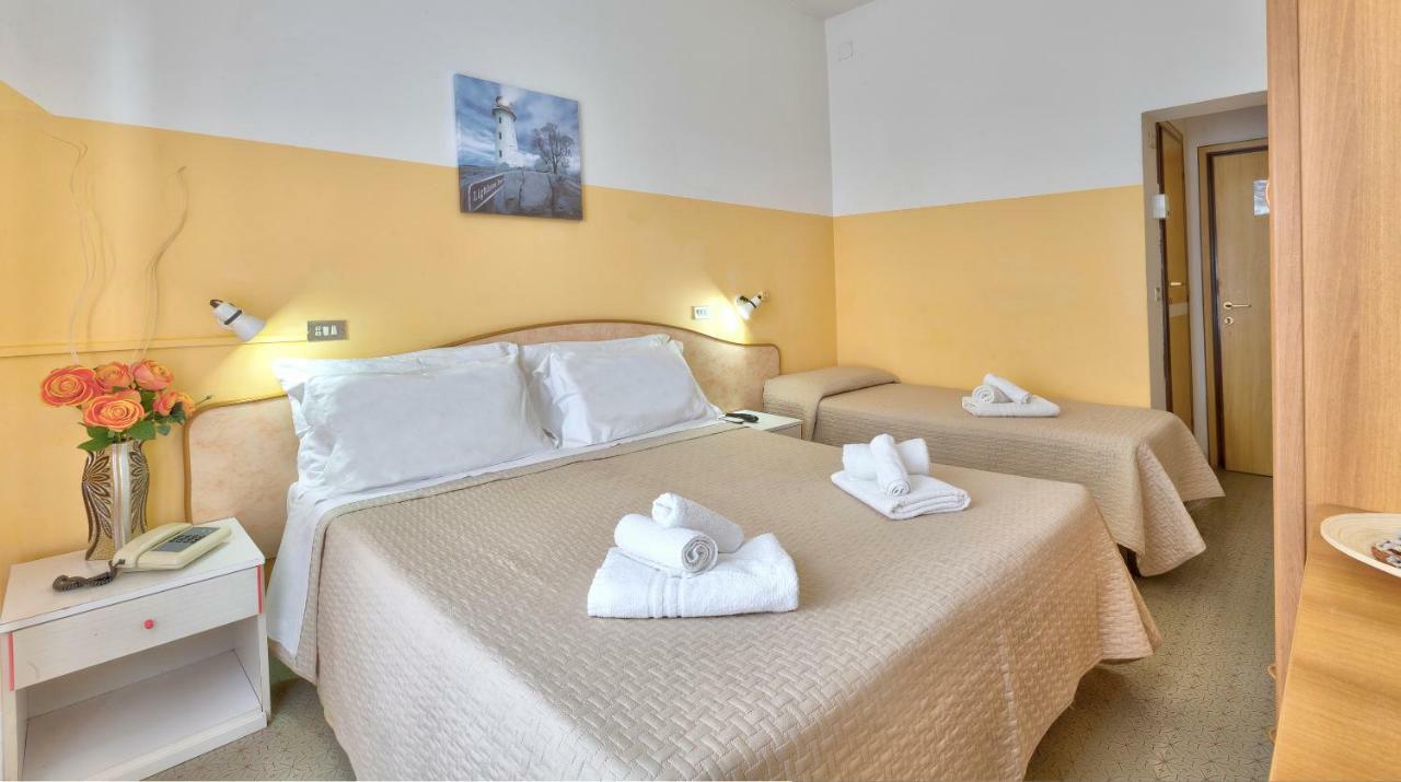 Hotel Montebello リッチョーネ エクステリア 写真