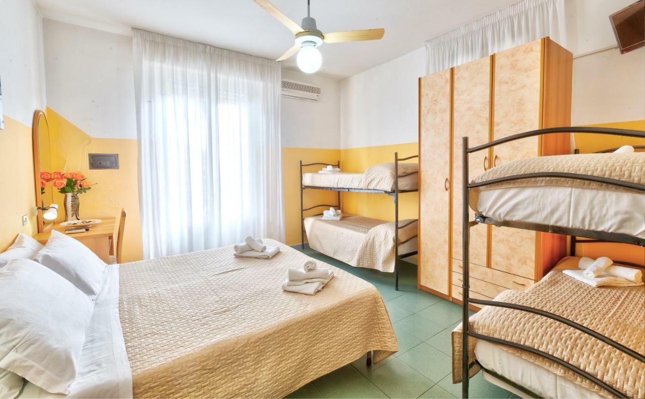 Hotel Montebello リッチョーネ エクステリア 写真